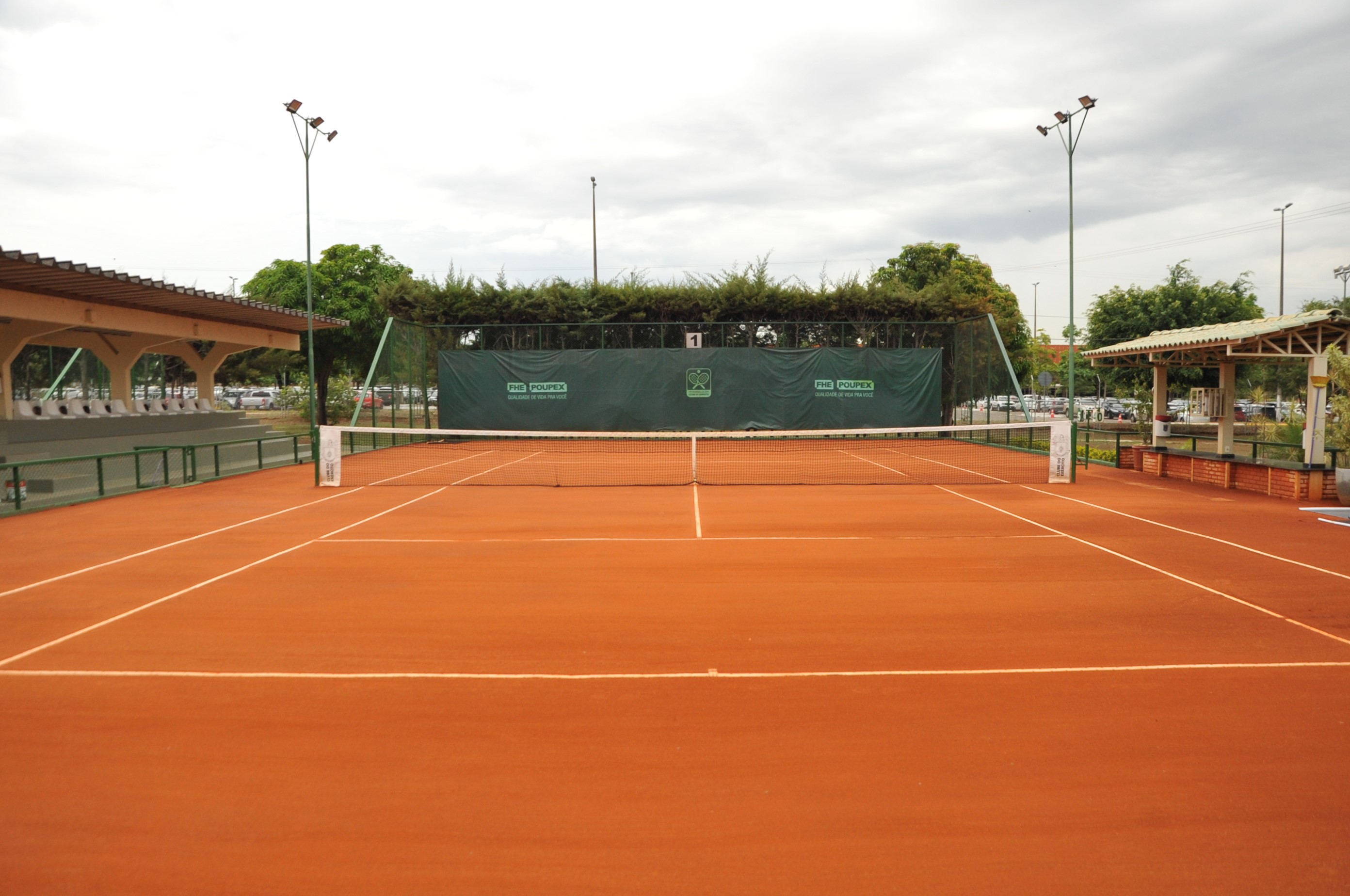 QUADRA DE TÊNIS SAIBRO