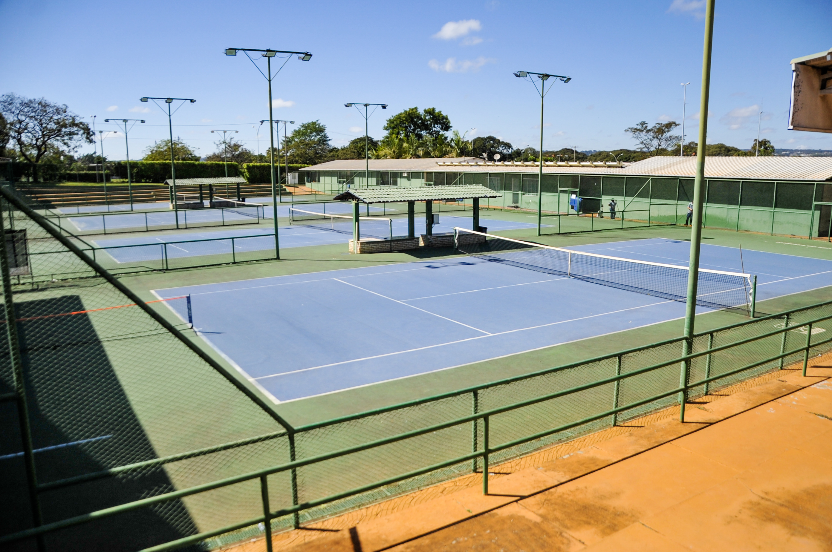 QUADRAS DE TÊNIS ASFÁLTICA