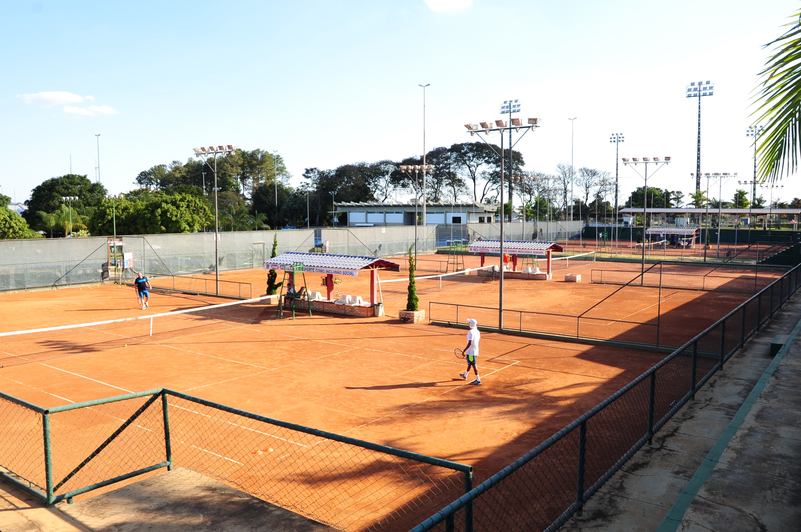 QUADRAS DE TÊNIS SAIBRO
